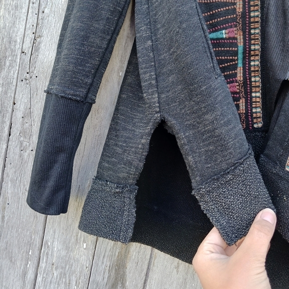 Miss Me Zip Up Hooded Sweatshirt Womens Size S Embroidered Detail Thumb Holes - Picture 2 of 6